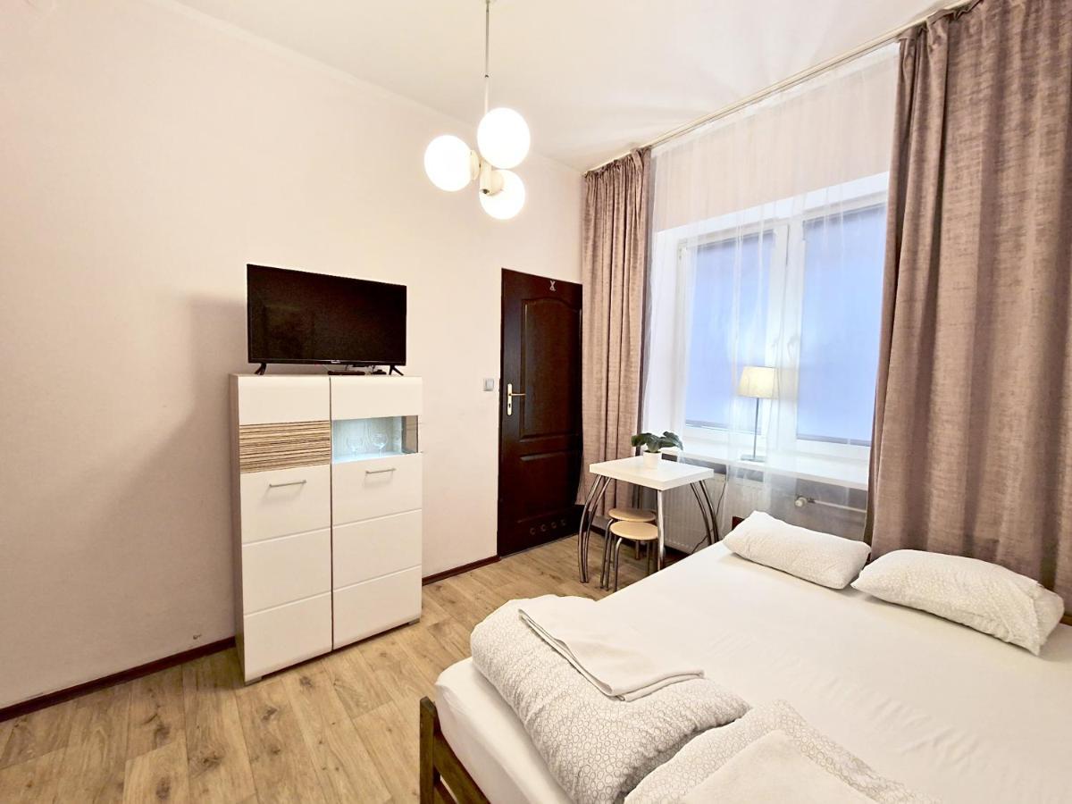 Hostel Helvetia - Private Rooms In City Center And Old Town Varsóvia Exterior foto